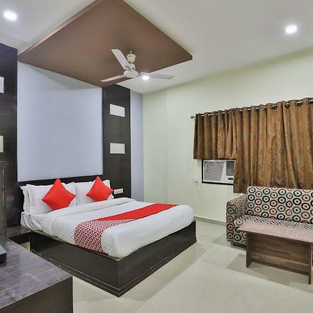 Oyo Flagship 19003 Hotel Rudra Mahal Ahmedabad Exterior foto