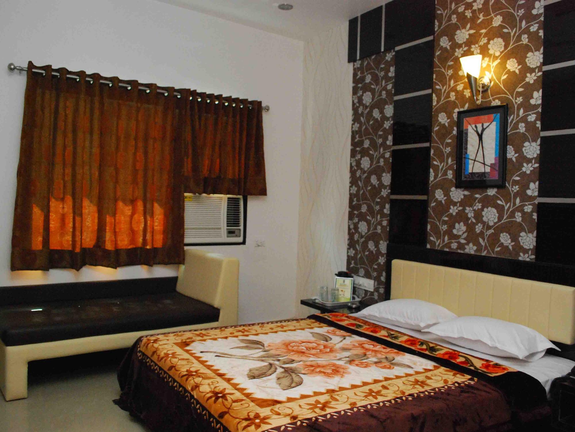Oyo Flagship 19003 Hotel Rudra Mahal Ahmedabad Exterior foto