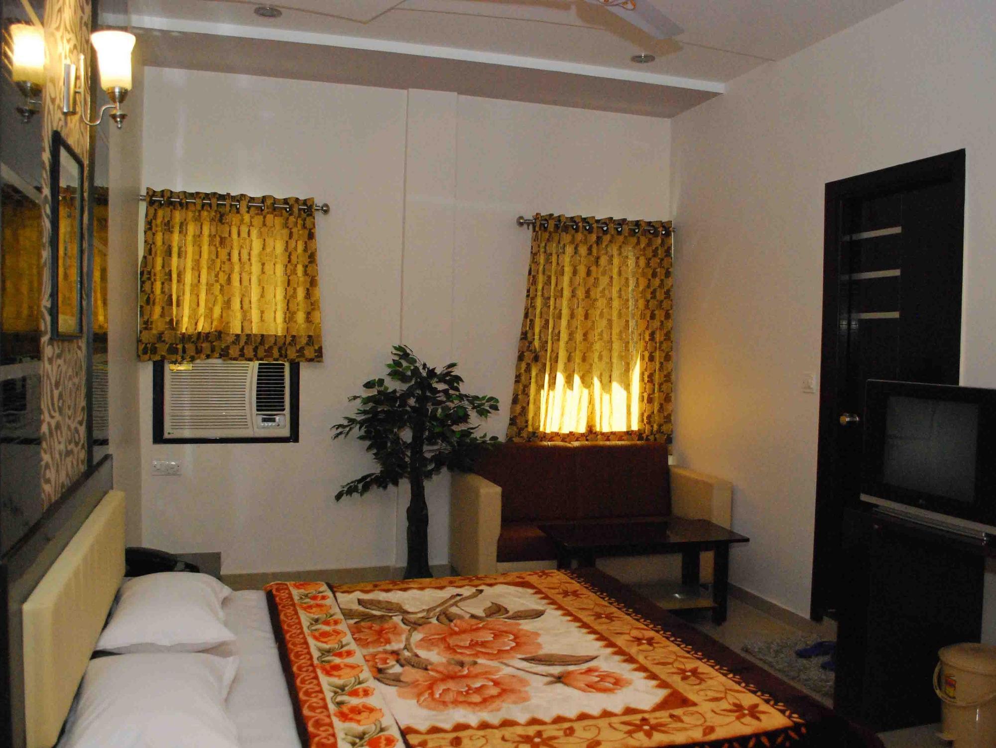 Oyo Flagship 19003 Hotel Rudra Mahal Ahmedabad Exterior foto
