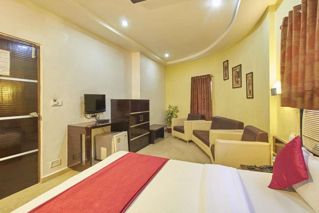 Oyo Flagship 19003 Hotel Rudra Mahal Ahmedabad Quarto foto
