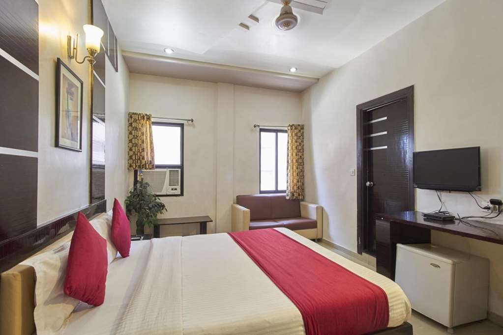 Oyo Flagship 19003 Hotel Rudra Mahal Ahmedabad Quarto foto