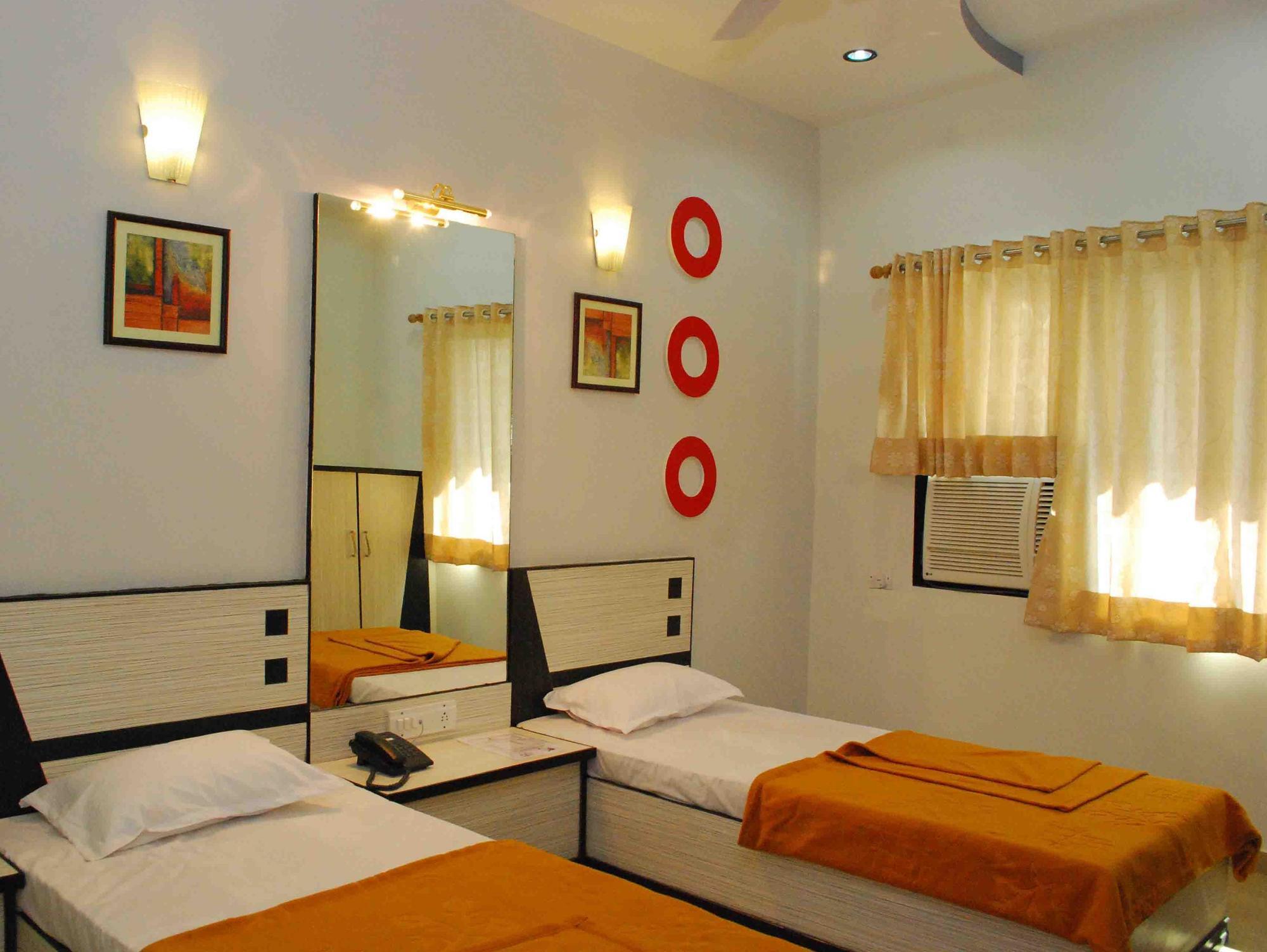 Oyo Flagship 19003 Hotel Rudra Mahal Ahmedabad Exterior foto